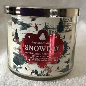 Bath & Body Works 3 wick candle Snowday